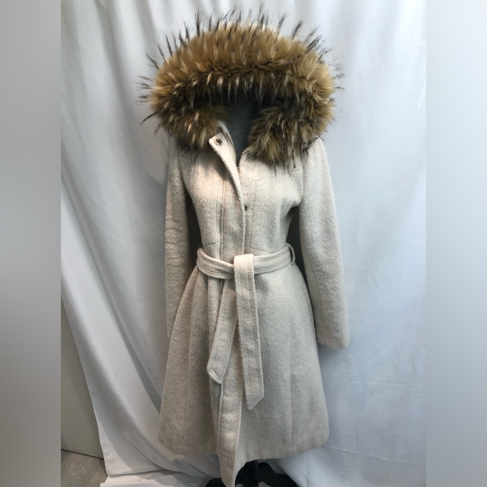 Chic Cream Belted Coat with Faux Fur Trim